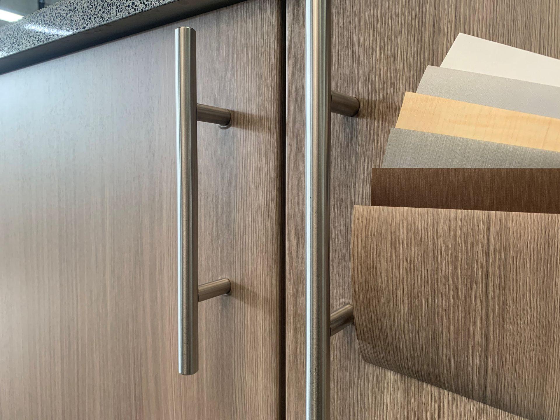 Materialmuster aus Holzdekor-Folien – Musterservice von Lettra Design